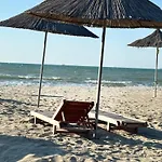 Qerret Sands *